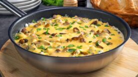 bystryj-i-vkusnyj-zhulen-s-kuricej-i-gribami-na-skovorode.-recept-ot-vsegda-vkusno-attachment